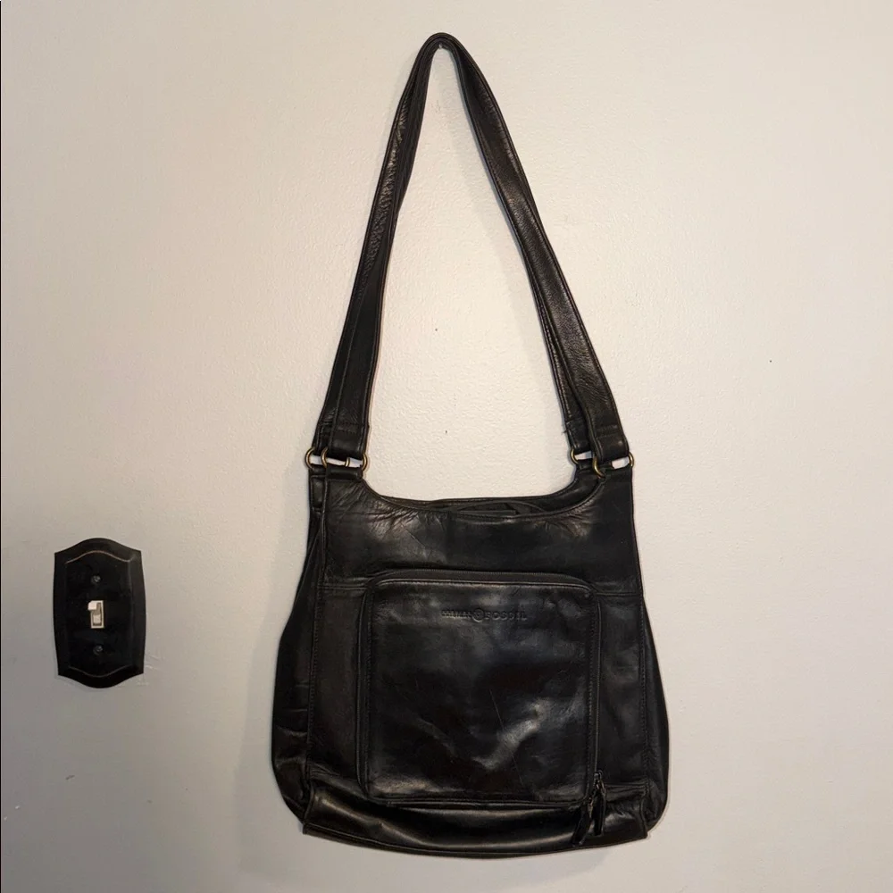 Fossil ladies black shoulder bag. Style 75082.